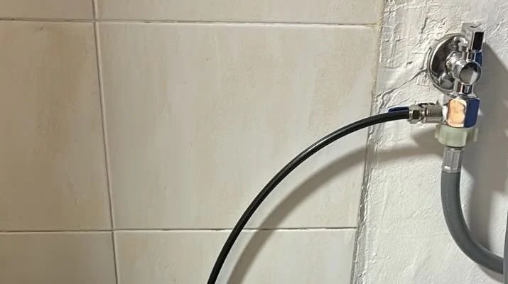 בדיקת מחבר אספקת המים למכשיר תמי 4